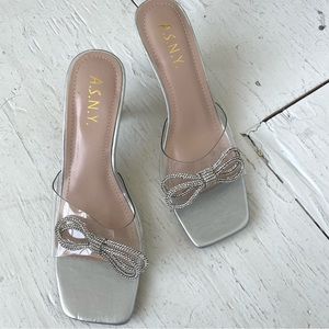NWOT Silver Heels